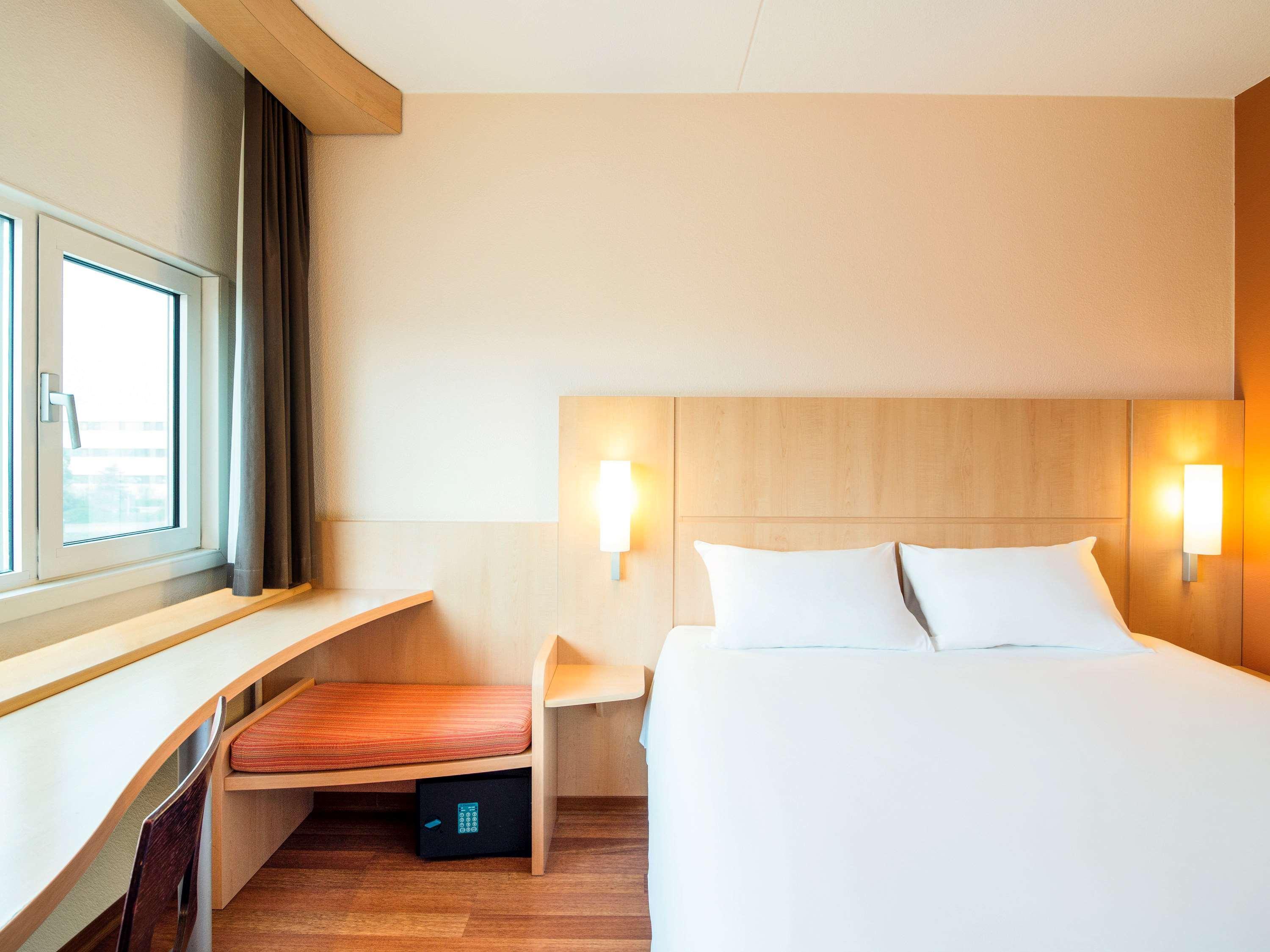 ไอบิส อัมสเตอร์ดัมแอร์พอร์ต Hotel บาดโฮเวอดอร์ป ภายนอก รูปภาพ