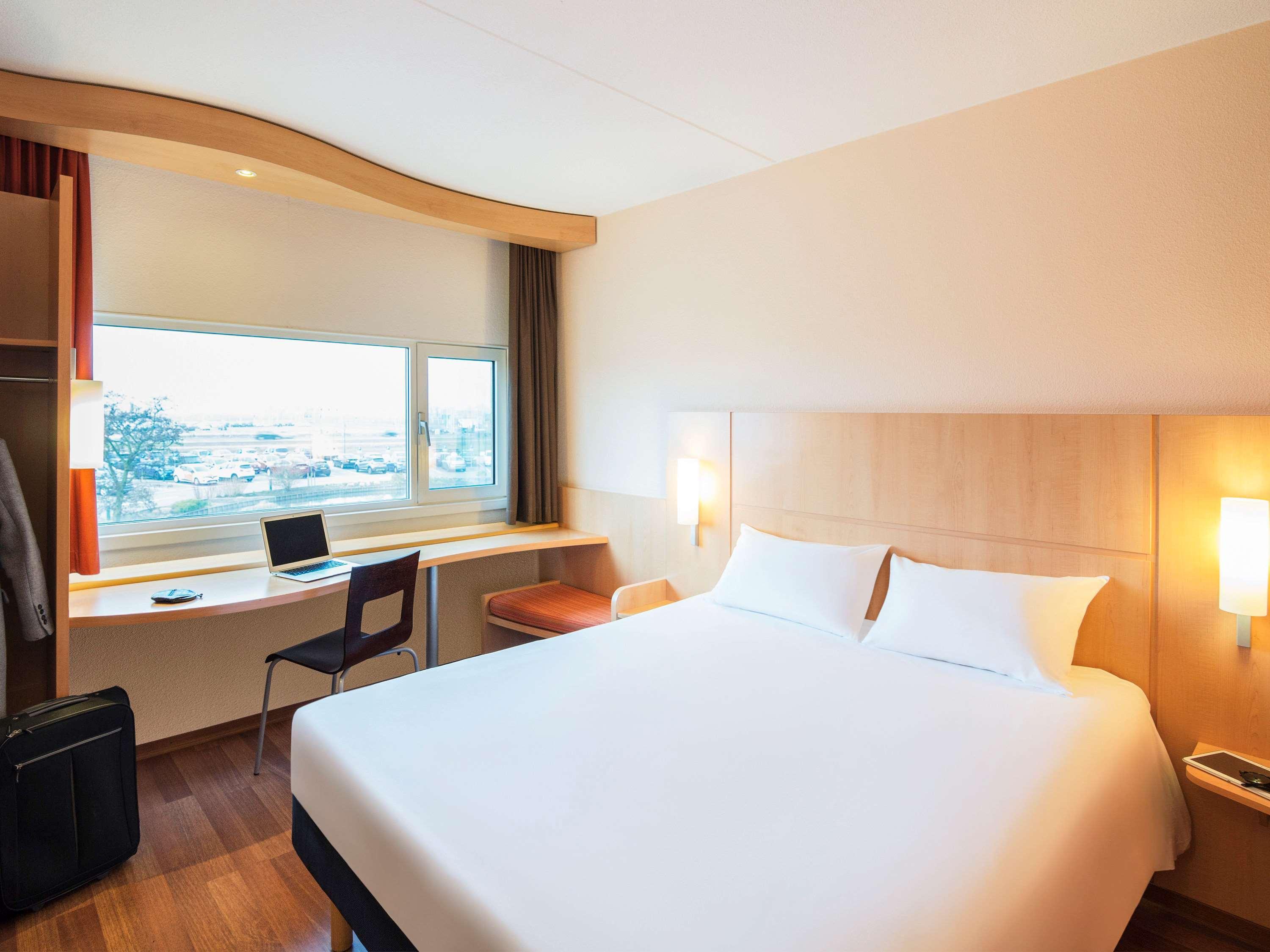 ไอบิส อัมสเตอร์ดัมแอร์พอร์ต Hotel บาดโฮเวอดอร์ป ภายนอก รูปภาพ